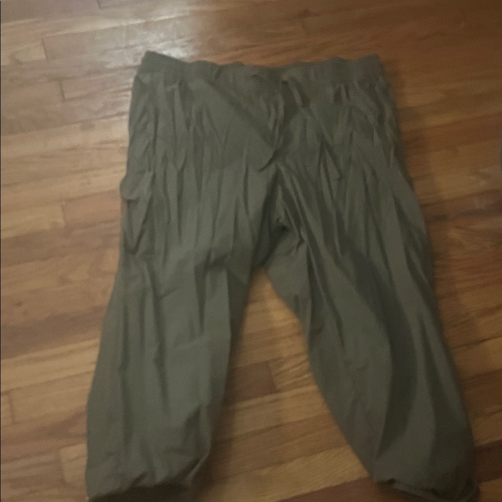 Old Navy Women's Olive Capris